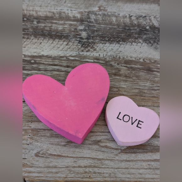 Set Of Two Woden Hearts Decor 🩷 - Picture 3 of 4
